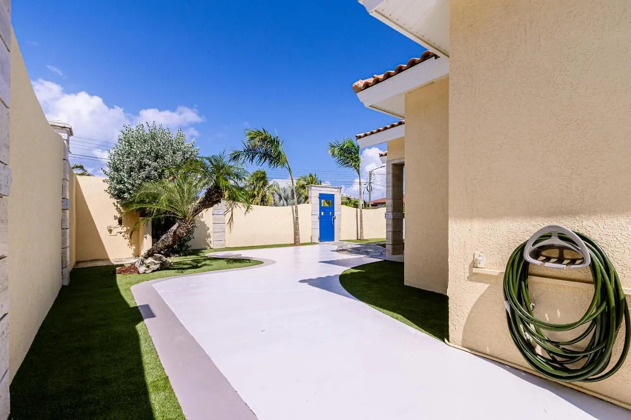 Ruby 15 Villa Palm Beach