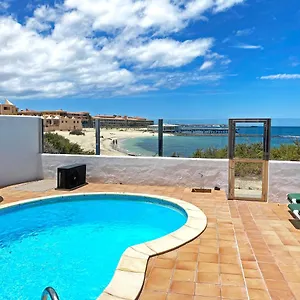 https://villa-miranda-los-remos.in-canary-islands.com